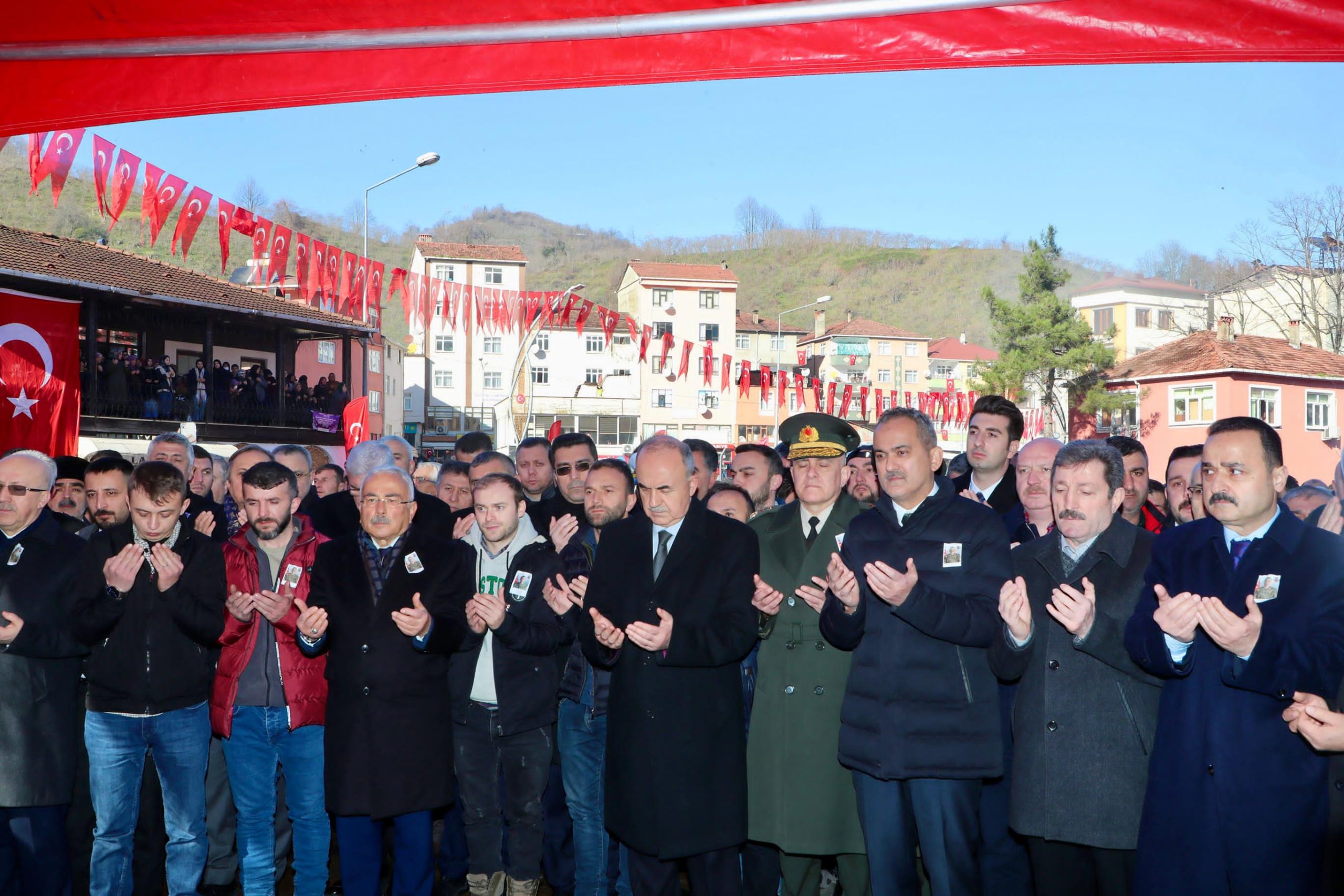 Şehidimizi Dualarla Son Yolculuğa Uğurladık&nbsp; Irak’ın kuzeyinde yürütülen Pençe-Kilit Operasyonu