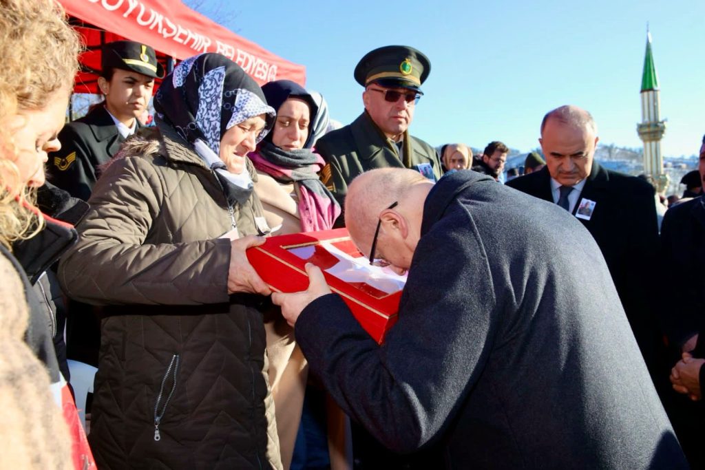 Şehidimizi Dualarla Son Yolculuğa Uğurladık c2