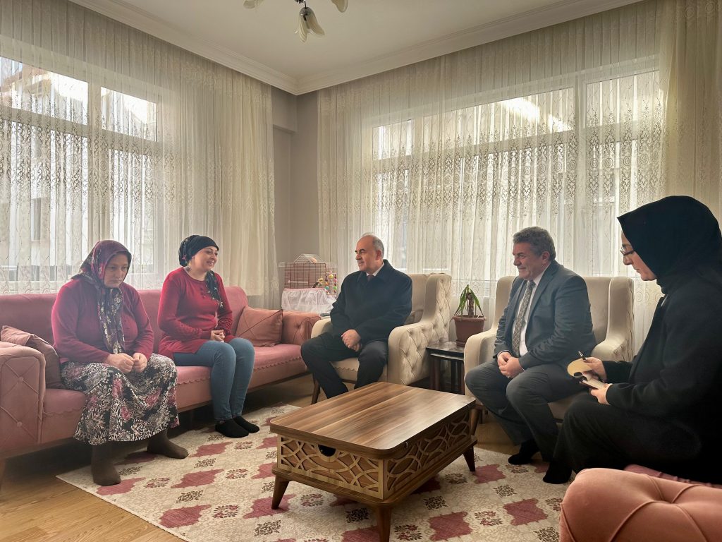 Vali Erol, Hane Ziyaretlerini Sürdürüyor er 1