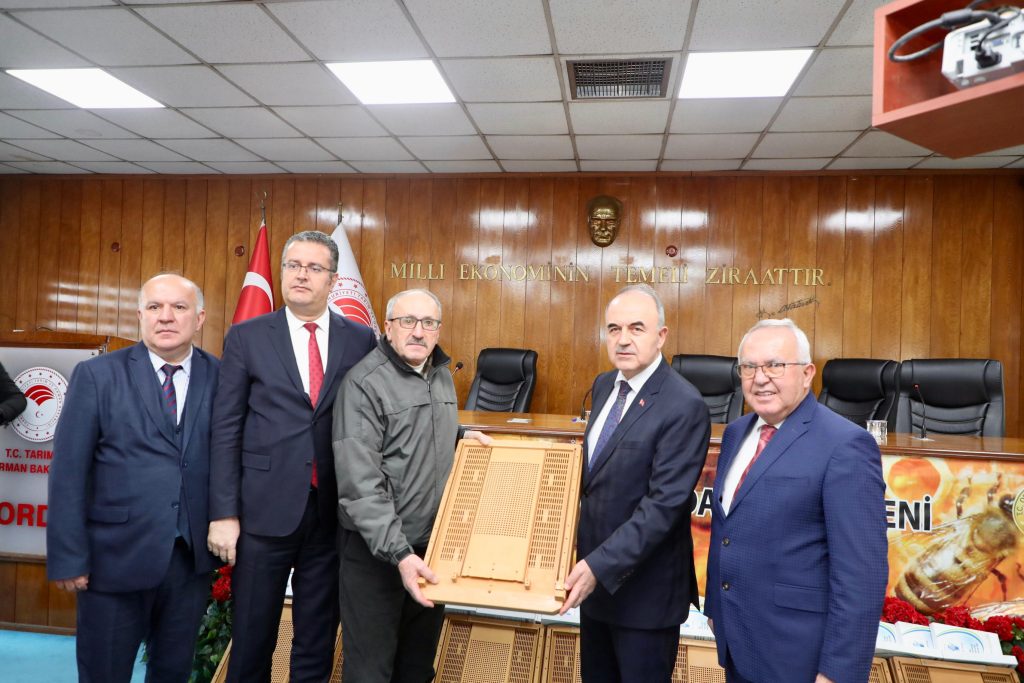 Tarım ve Orman Bakanlığından Arıcılara Malzeme Desteği ta1 1