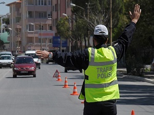 24 araç trafikten men edildi trafik
