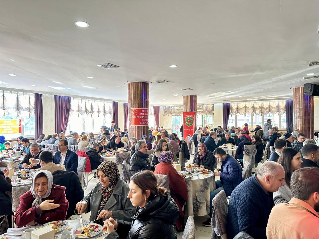 Vali Erol, Şehit Ailelerimiz ve Gazilerimizle Kahvaltı Programında Bir Araya Geldi v1 1