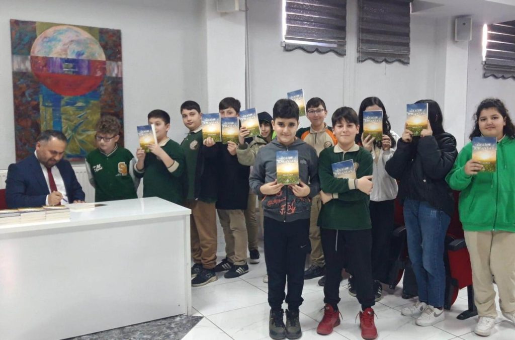 Mehmet Akif Ersoy Ortaokulunda Kitap İmza Gününe Yoğun İlgi A4 21