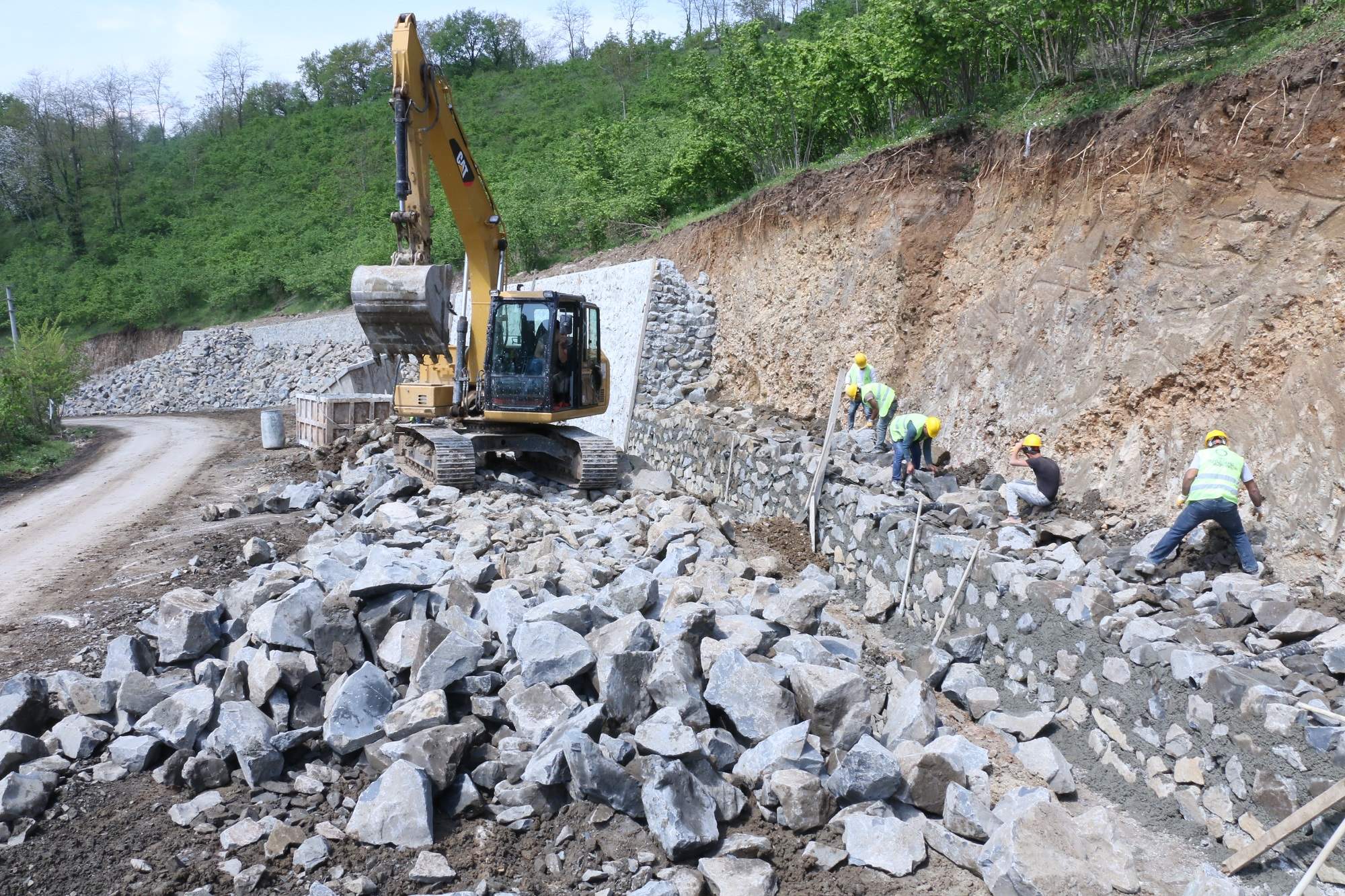 KONFORLU VE ÖMÜRLÜK YOLLAR BÜYÜKŞEHİR BELEDİYESİ 5 YILDA 19 İLÇEDE