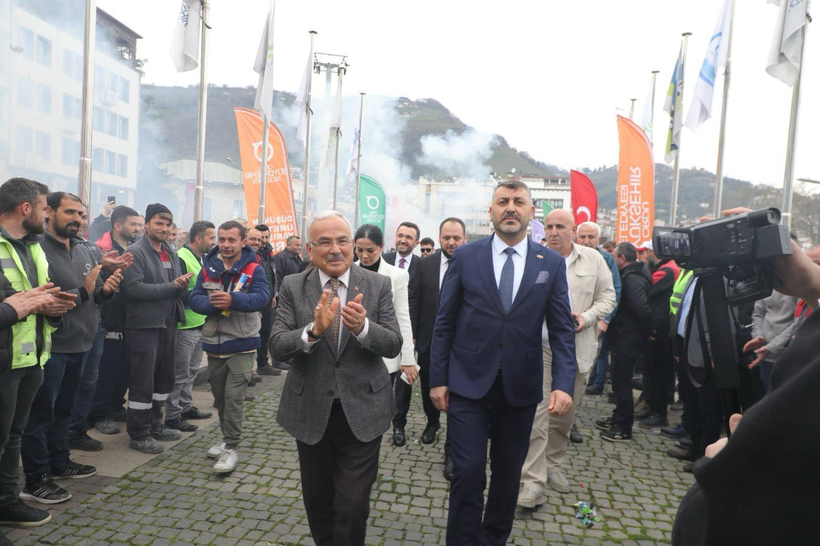 BÜYÜKŞEHİR İŞÇİSİ BAYRAM EDİYOR ORDU BÜYÜKŞEHİR BELEDİYESİ İLE HİZMET İŞ