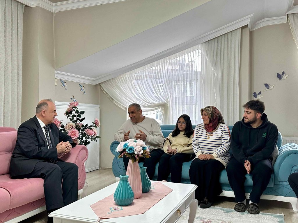 Vali Erol, Hane Ziyaretlerini Sürdürüyor a1 Kopya