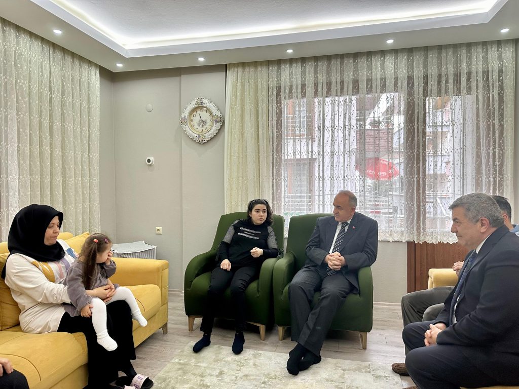 Vali Erol, Hane Ziyaretlerini Sürdürüyor a2 Kopya