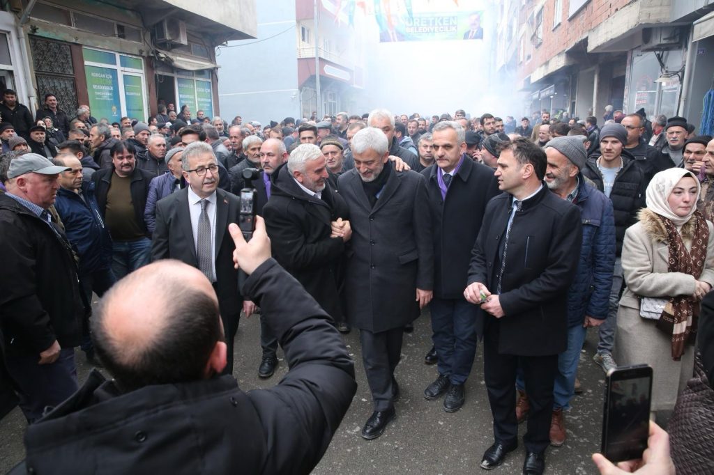 ENVER YILMAZ’DAN TEPEALAN’DA TARİHİ MİTİNGENVER YILMAZ SEVGİSİ ÇIĞ GİBİ BÜYÜYOR a4 7