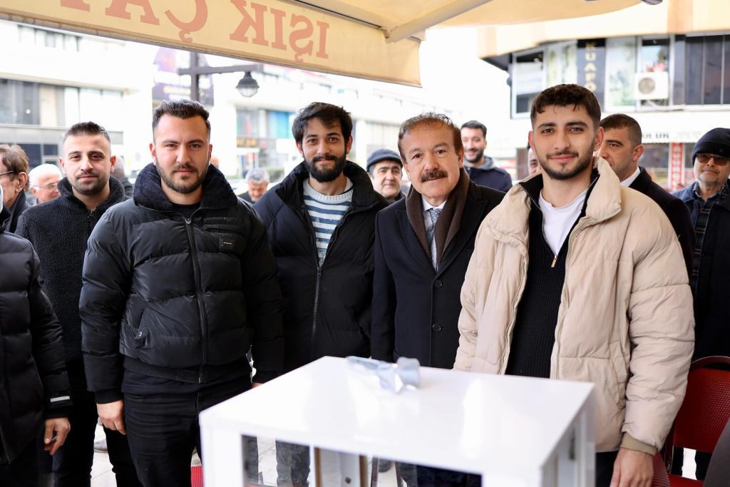 BAŞKAN ARPACIOĞLU ÜNYE'Yİ KARIŞ KARIŞ GEZİYOR ar1
