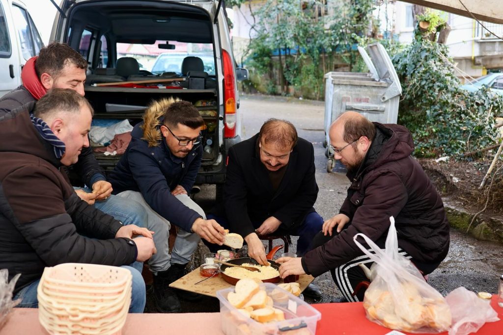 BAŞKAN ARPACIOĞLU ÜNYE'Yİ KARIŞ KARIŞ GEZİYOR ar6