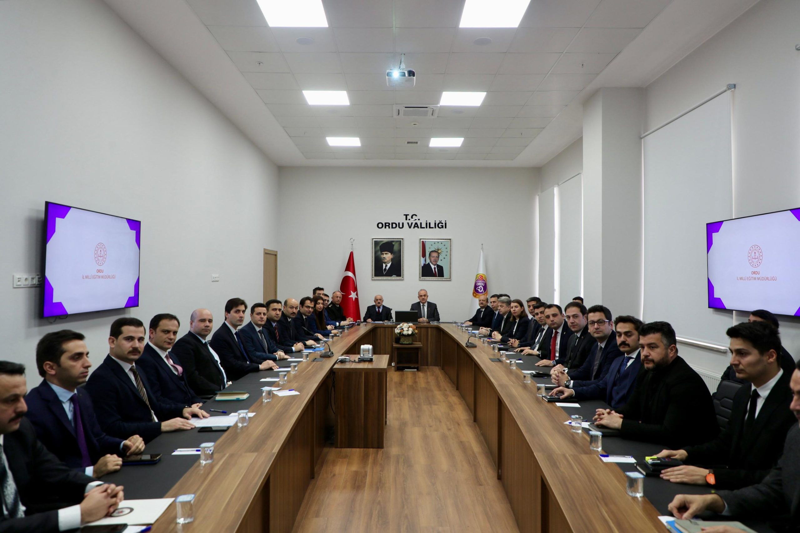 İl Güvenlik ve Asayiş Koordinasyon Toplantısı ve Kaymakamlar Toplantısı Yapıldı&nbsp;