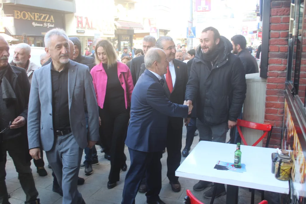 "CHP'nin Büyük Buluşması: Ünye'de 31 Mart Seçimleri İçin Coşkulu Ziyaretler" c7 3