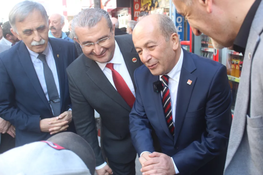 "CHP'nin Büyük Buluşması: Ünye'de 31 Mart Seçimleri İçin Coşkulu Ziyaretler" c8 3