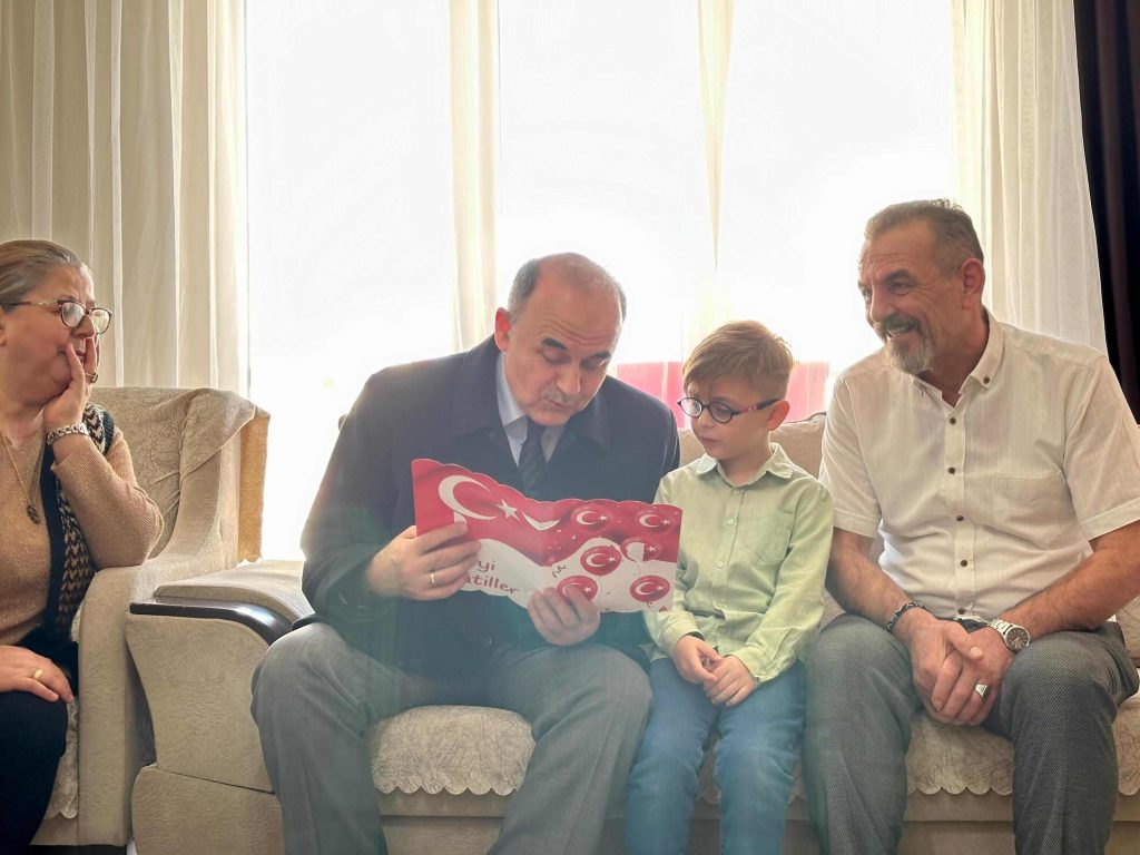 Vali Erol, Hane Ziyaretlerini Bugün de Sürdürdü e2 1