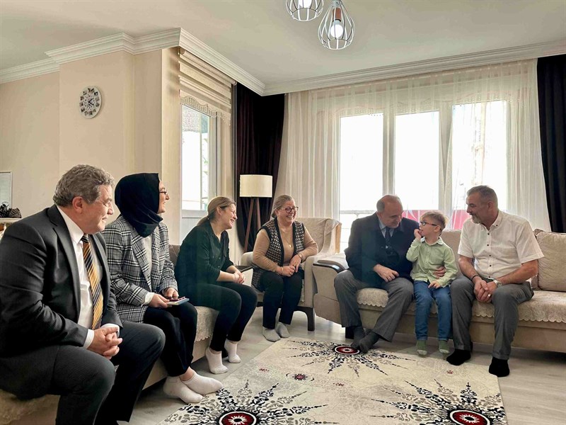 Vali Erol, Hane Ziyaretlerini Bugün de Sürdürdü e3 1
