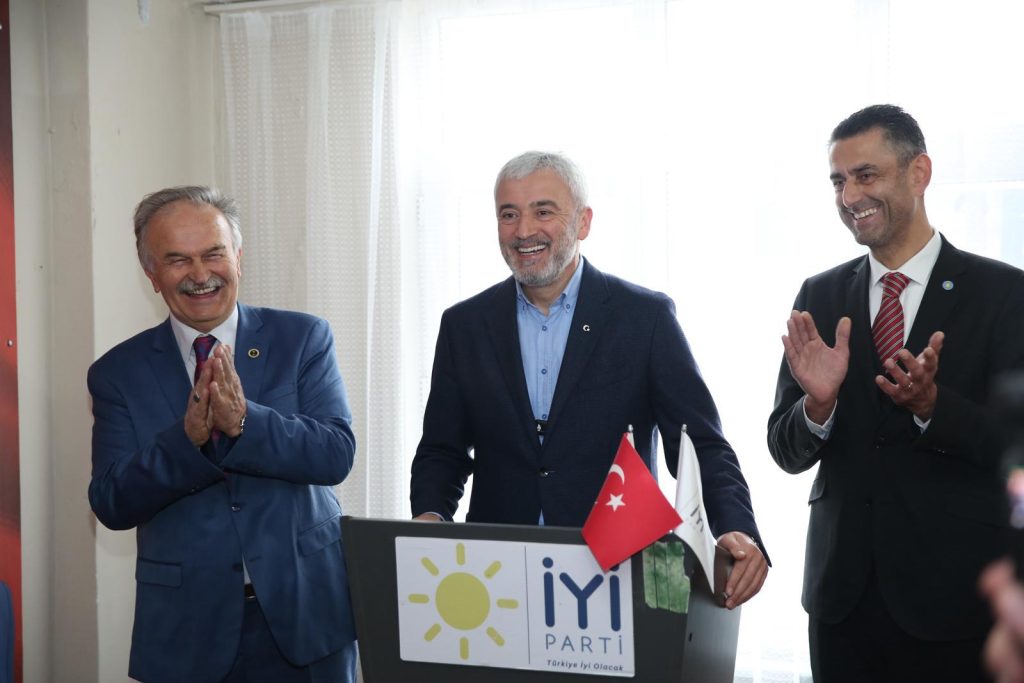 ENVER YILMAZ'A GÜLYALI'DA SEVGİ SELİ ee1 1