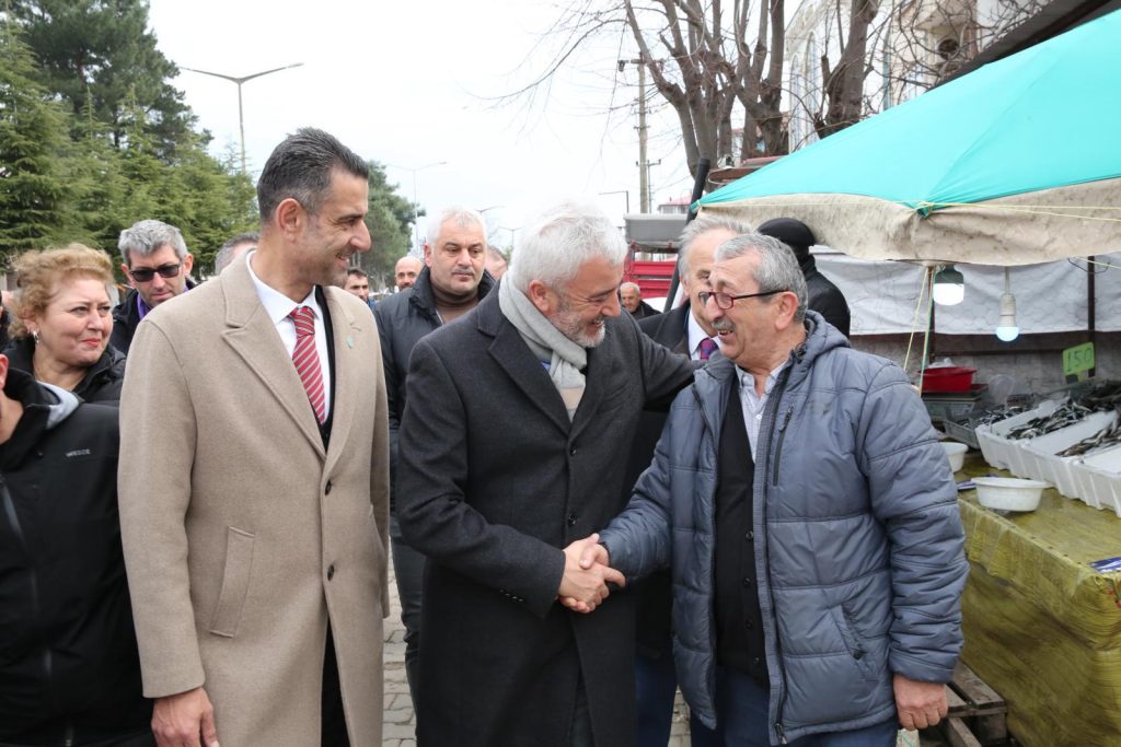ENVER YILMAZ'A GÜLYALI'DA SEVGİ SELİ ee10