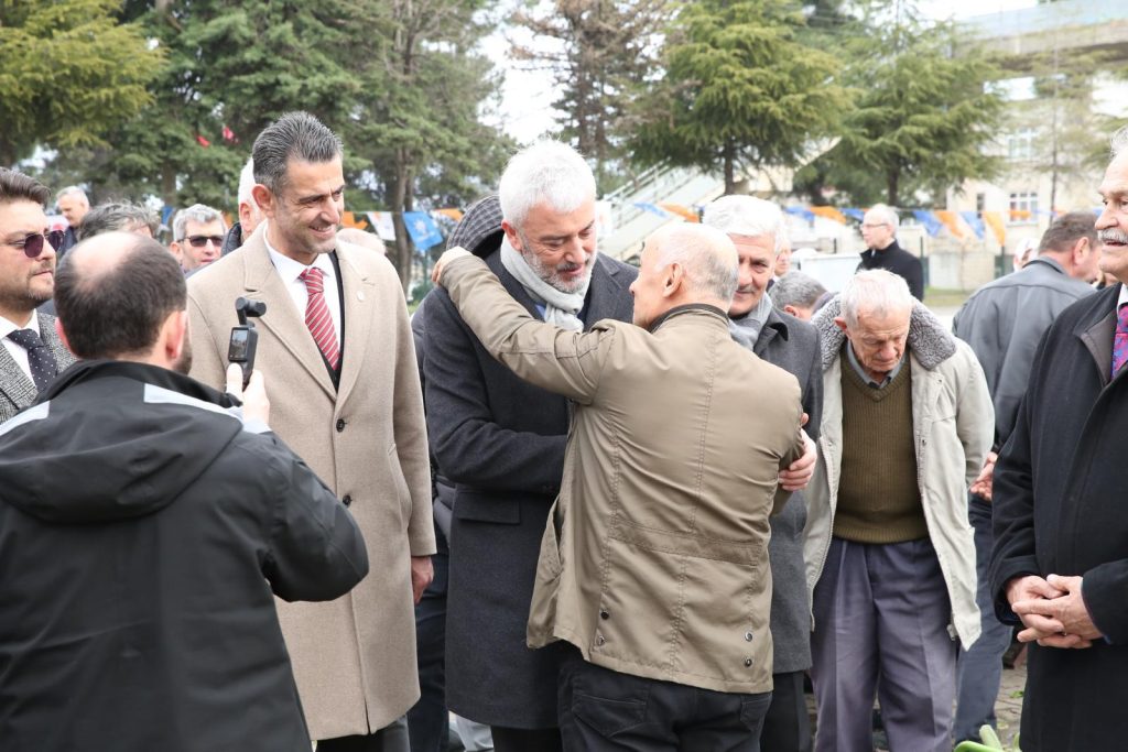 ENVER YILMAZ'A GÜLYALI'DA SEVGİ SELİ ee2