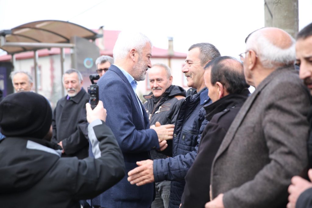 ENVER YILMAZ'A GÜLYALI'DA SEVGİ SELİ ee3