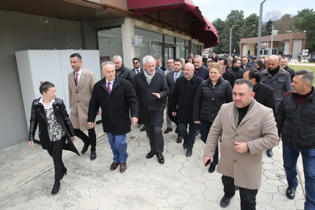 ENVER YILMAZ'A GÜLYALI'DA SEVGİ SELİ ee5