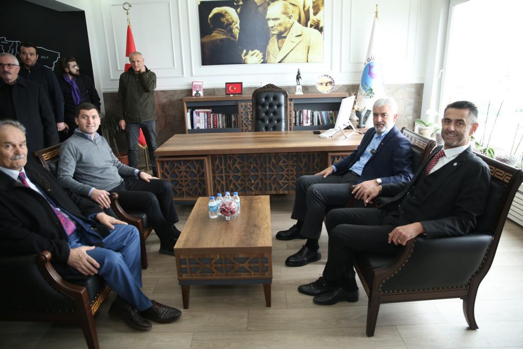 ENVER YILMAZ'A GÜLYALI'DA SEVGİ SELİ ee8