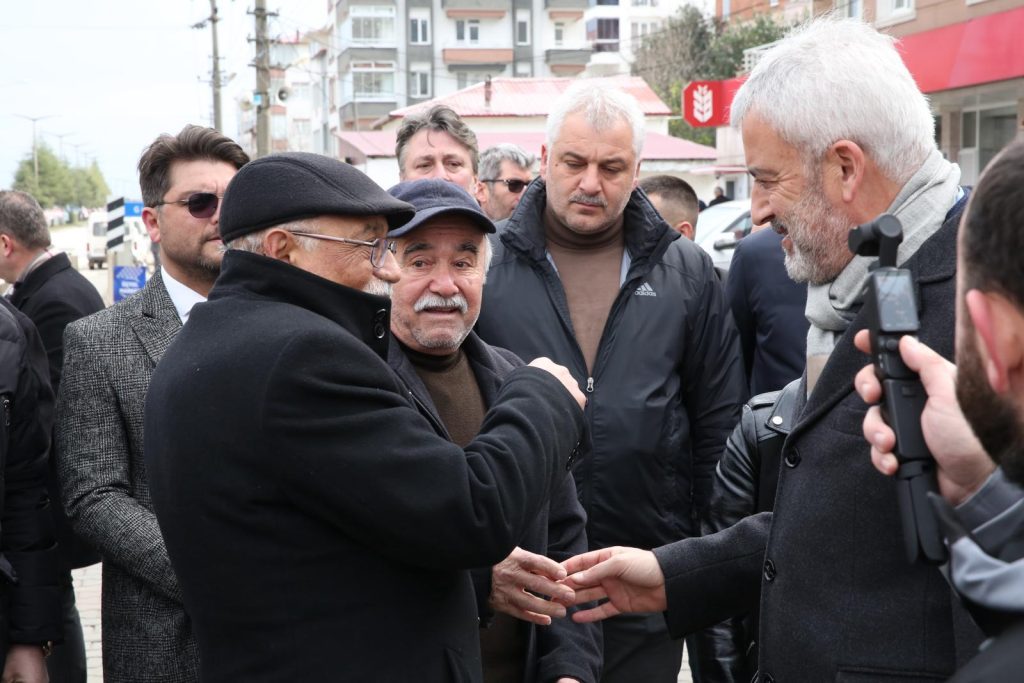 ENVER YILMAZ'A GÜLYALI'DA SEVGİ SELİ ee9