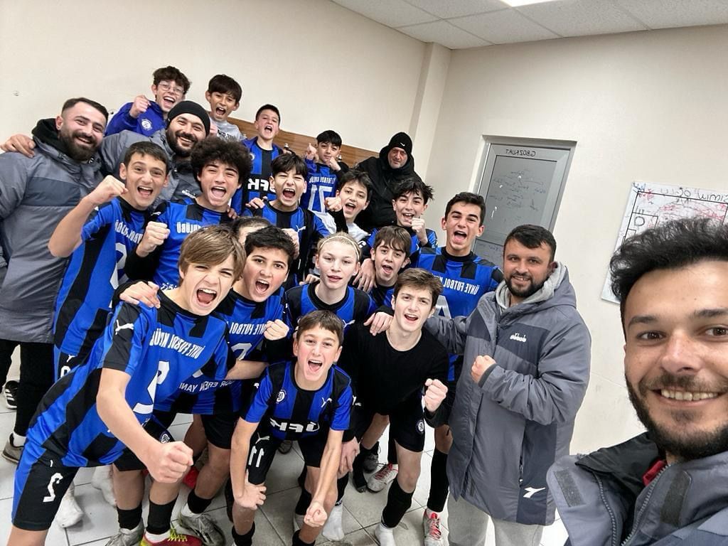 ÜFK İKİ TAKIMLA YARI FİNALDE! f