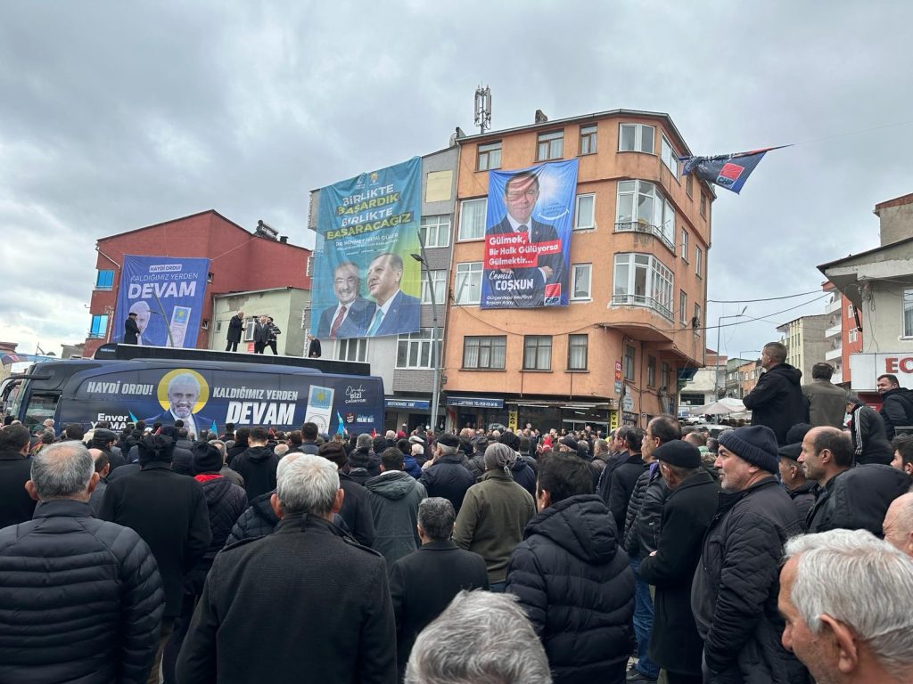 GÜRGENTEPE'DE ENVER YILMAZ COŞKUSU gu1