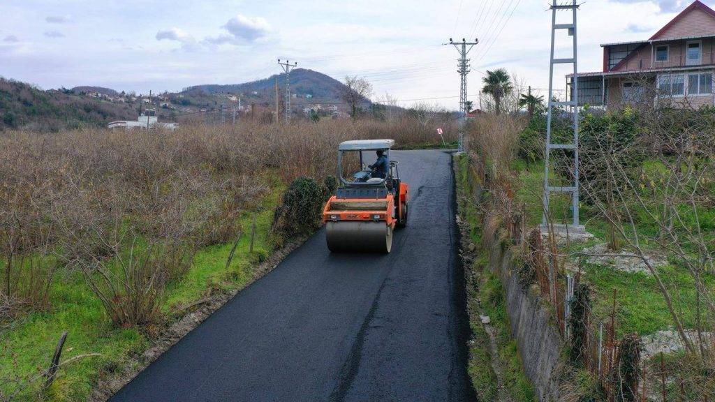 PERŞEMBE’DE YOL YATIRIMLARI SÜRÜYOR pe1