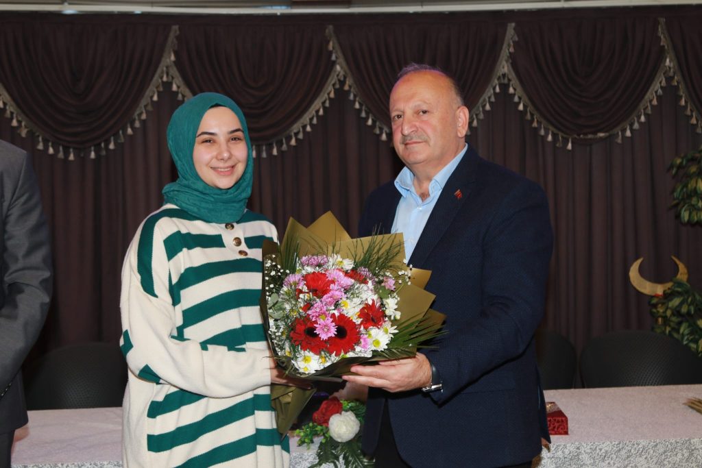 ÜNYE BELEDİYESİ’NDE İŞÇİLER BAYRAM ETTİ s3 8