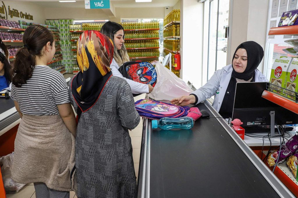 SOSYAL MARKET TAKDİR TOPLUYOR so