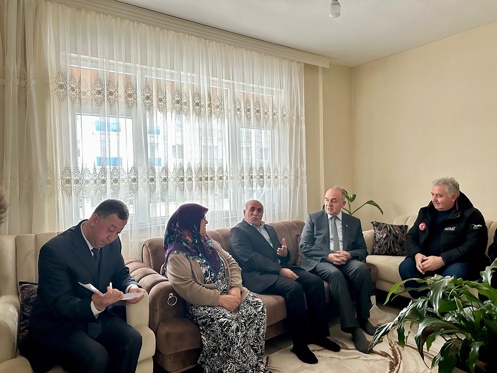 Vali Erol, Depremzede Aileleri Ziyaret Etti Vali Muammer Erol, 6