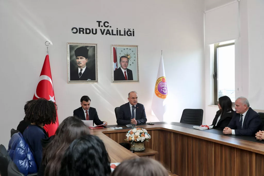 Vali Erol, TÜBİTAK Proje Yarışmalarında Dereceye Giren Öğrencileri Tebrik Etti 1 21