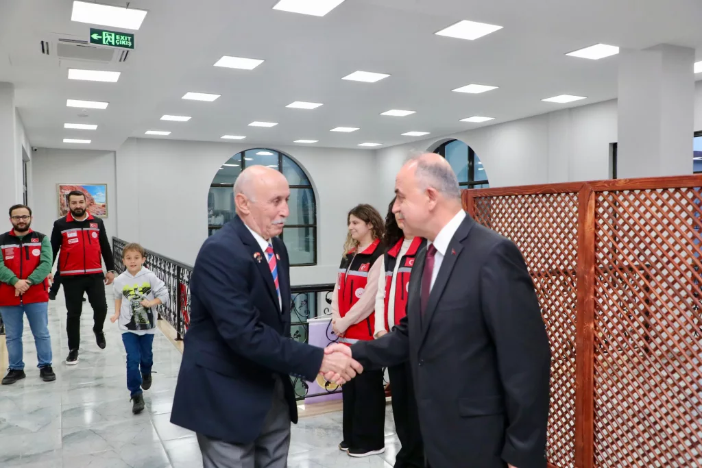Vali Erol, Şehit Aileleri ve Gazilerimizle İftar Yemeğinde Bir Araya Geldi 1 40