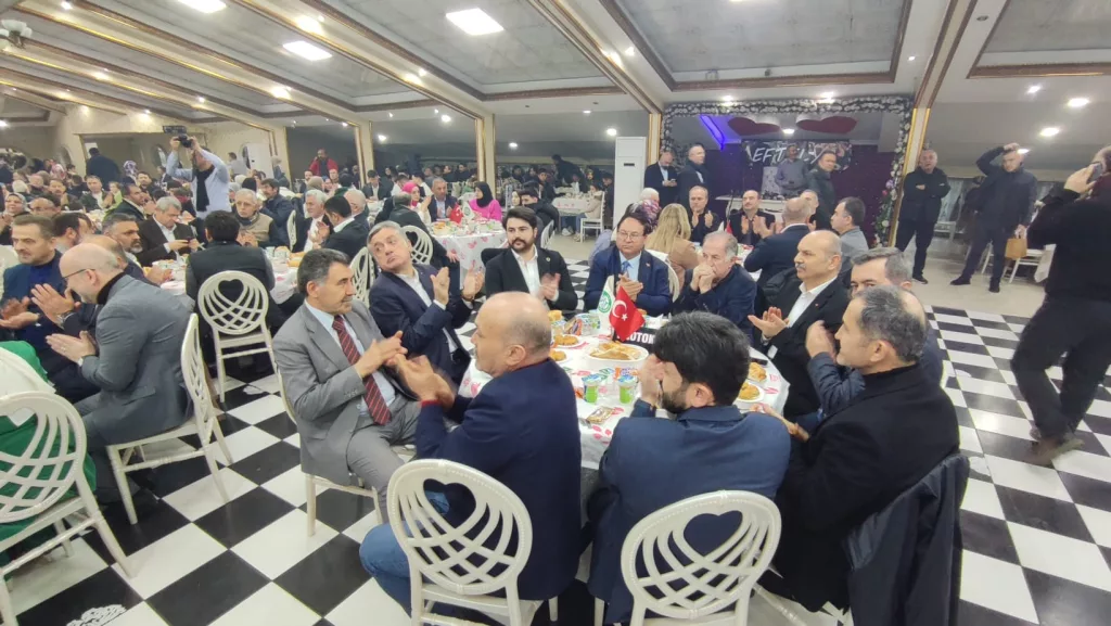 BAŞKAN TAVLI HEMŞEHRİLERİYLE İSTANBUL’DA İFTAR SOFRASINDA BULUŞTU 11 17