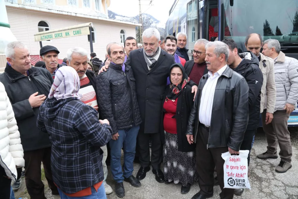 ENVER YILMAZ'A ALTINORDU'NUN MAHALLELERİNDE SEVGİ SELİ 11 20