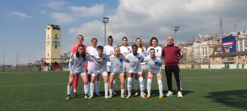 Ünye Kadın Futbol Kulübü Süper Lig Yarışında Son İki Haftaya Avantajlı Giriyor. 11 21