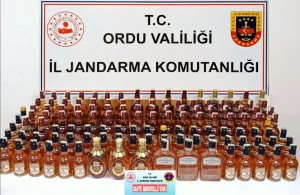 Ünye’de gerçekleştirilen operasyonda 58 litre sahte bandrollü viski ele geçirildi.
