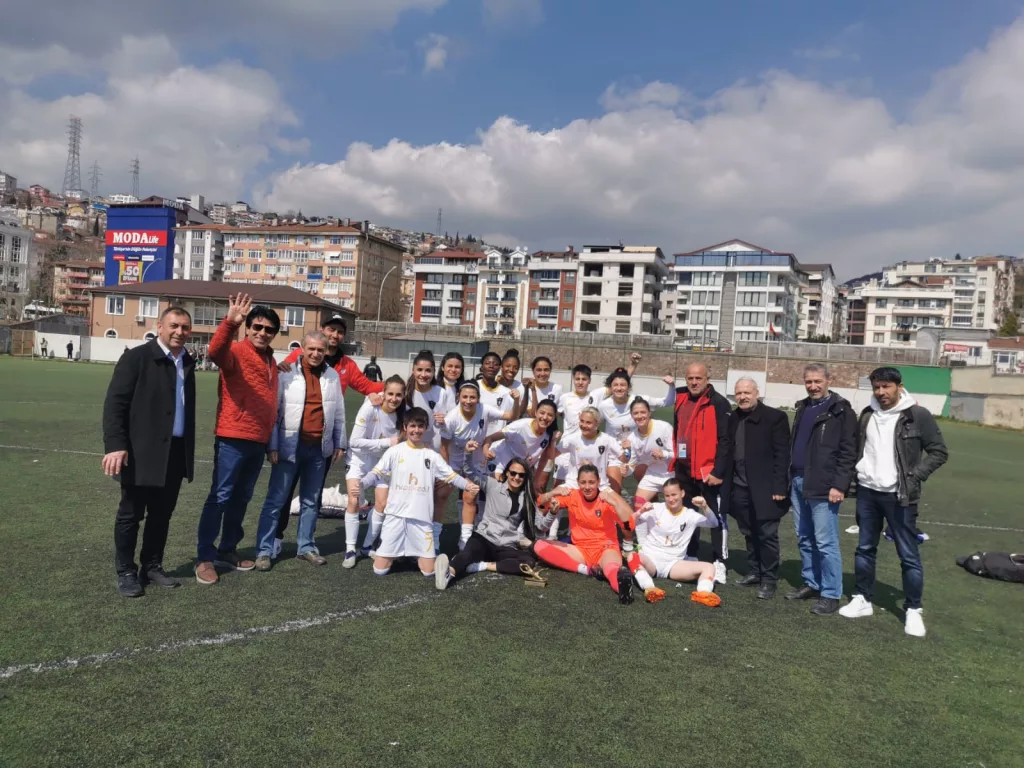 Ünye Kadın Futbol Kulübü Süper Lig Yarışında Son İki Haftaya Avantajlı Giriyor. 12 17