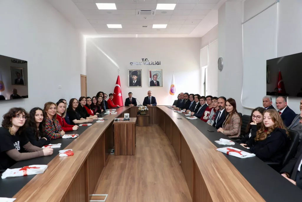 Vali Erol, TÜBİTAK Proje Yarışmalarında Dereceye Giren Öğrencileri Tebrik Etti 2 16