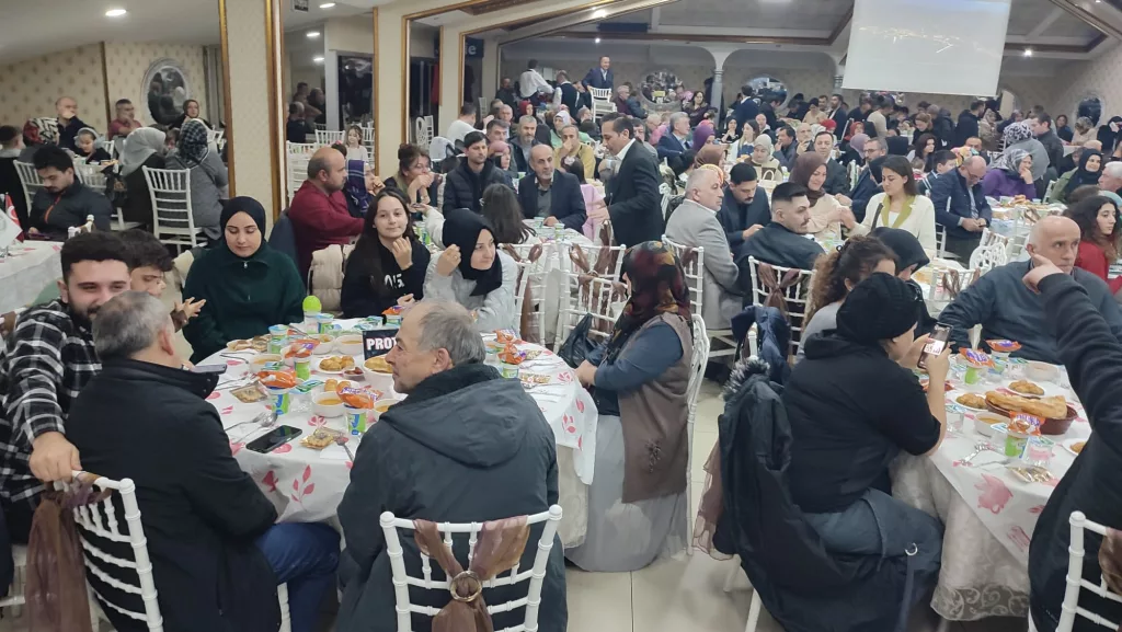 BAŞKAN TAVLI HEMŞEHRİLERİYLE İSTANBUL’DA İFTAR SOFRASINDA BULUŞTU 3 30
