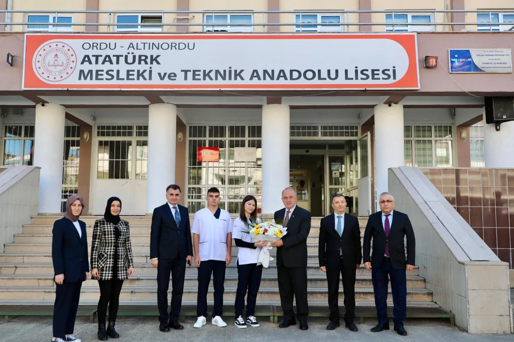 Vali Erol, Atatürk Mesleki ve Teknik Anadolu Lisesi’ni Ziyaret Etti 3 41