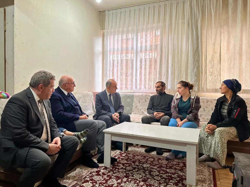 Vali Erol, Bugün de 4 Aileyi Ziyaret Etti 3 55