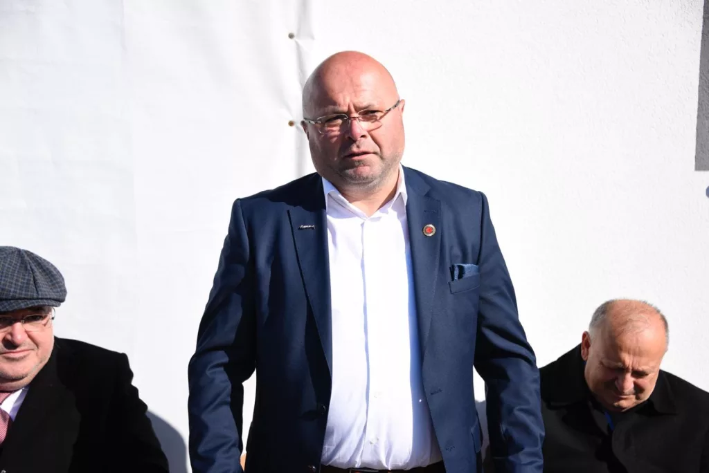 BAŞKAN TAVLI, “ÜNYE’MİZİN GİRİŞİ ÇÖP DAĞINDAN KURTULDU” 4 10