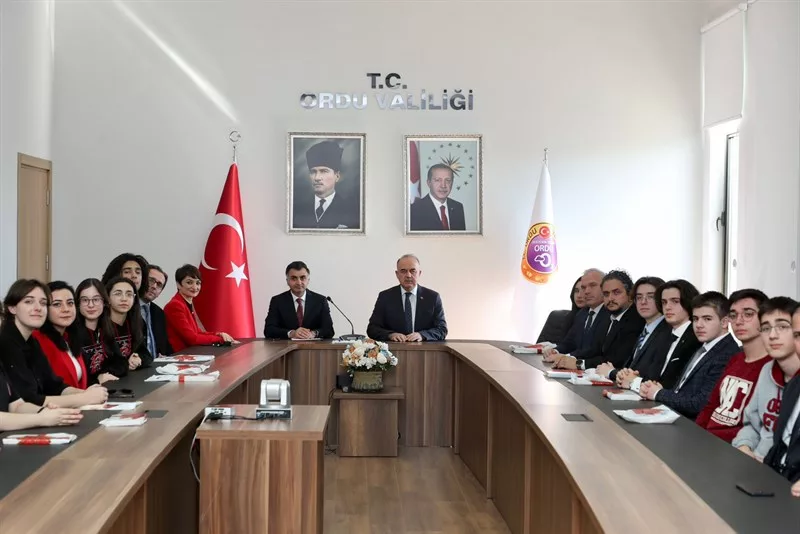 Vali Erol, TÜBİTAK Proje Yarışmalarında Dereceye Giren Öğrencileri Tebrik Etti 4 13 jpg