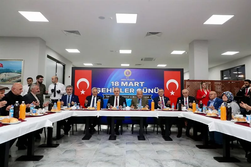 Vali Erol, Şehit Aileleri ve Gazilerimizle İftar Yemeğinde Bir Araya Geldi 4 24 jpg