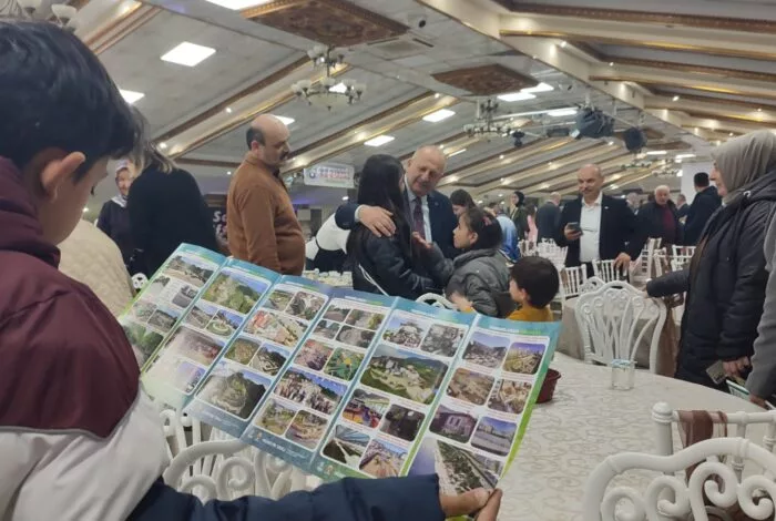 BAŞKAN TAVLI HEMŞEHRİLERİYLE İSTANBUL’DA İFTAR SOFRASINDA BULUŞTU 4 25 jpeg