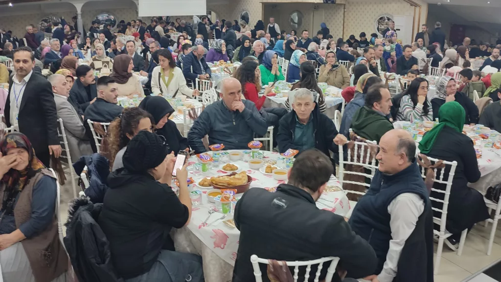 BAŞKAN TAVLI HEMŞEHRİLERİYLE İSTANBUL’DA İFTAR SOFRASINDA BULUŞTU 4 28