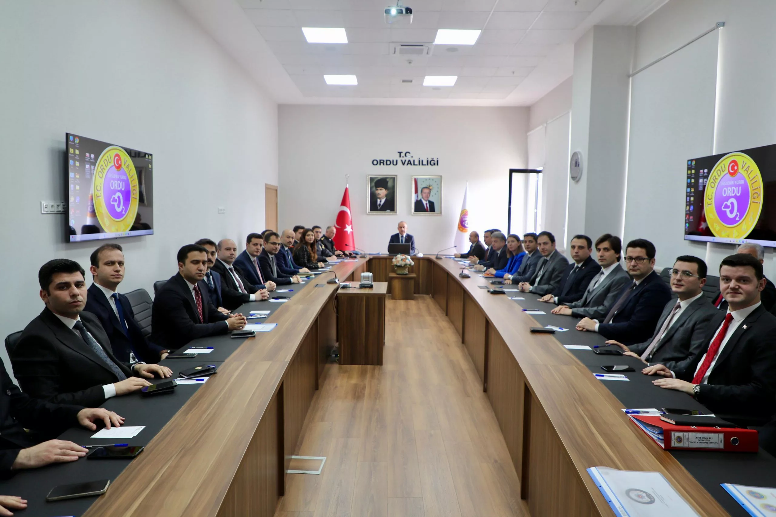 Vali Muammer Erol’un başkanlığında yapılan Seçim Tedbirleri Toplantısında, 31 Mart