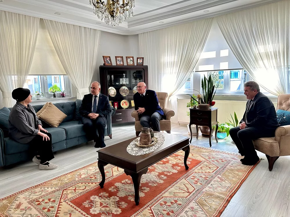 Vali Erol, Bugün de 4 Aileyi Ziyaret Etti 4 52 jpg